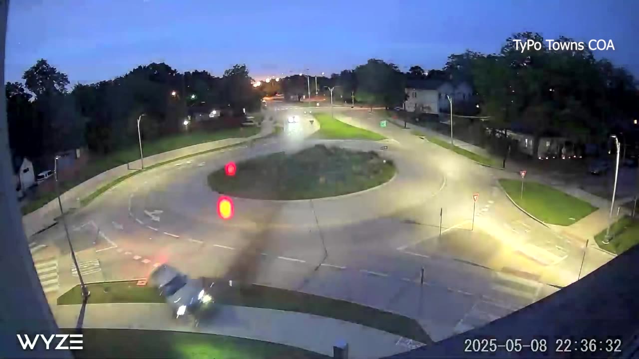 VIDEO: Car goes airborne at Oak Cliff roundabout